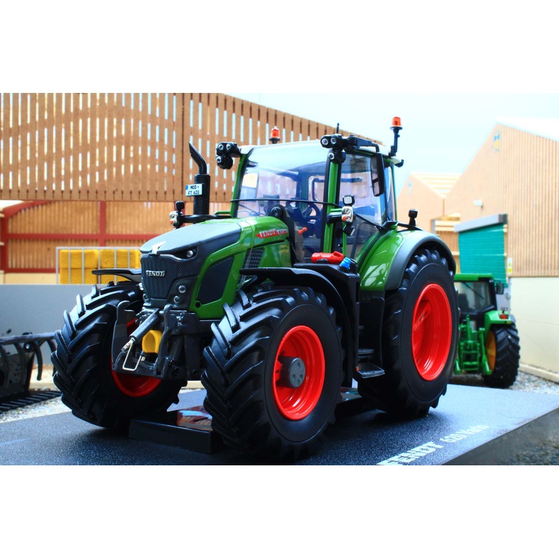 UH6666 Universal Hobbies Fendt 620 Vario Tractor