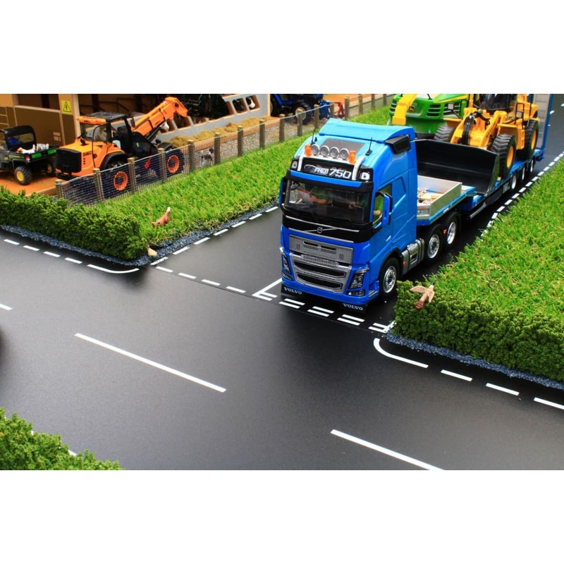 BT3011 Main Road T-Junction (1:32 scale)