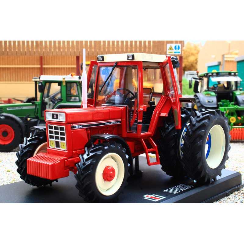 REPACA2021 Replicagri 1:32 Scale International 1056XL with removable duals and driver figure