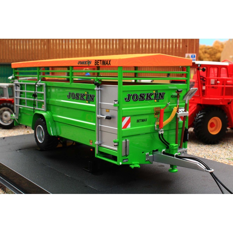 UH6627 Universal Hobbies 1:32 Scale Joskin Betimax RDS P6000 Livestock Trailer in Limited Edition Green