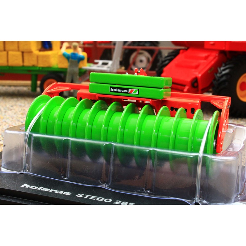UH6711 Universal Hobbies 1:32 Scale Holaras Stego 285 Pro Silage and Maize Packer