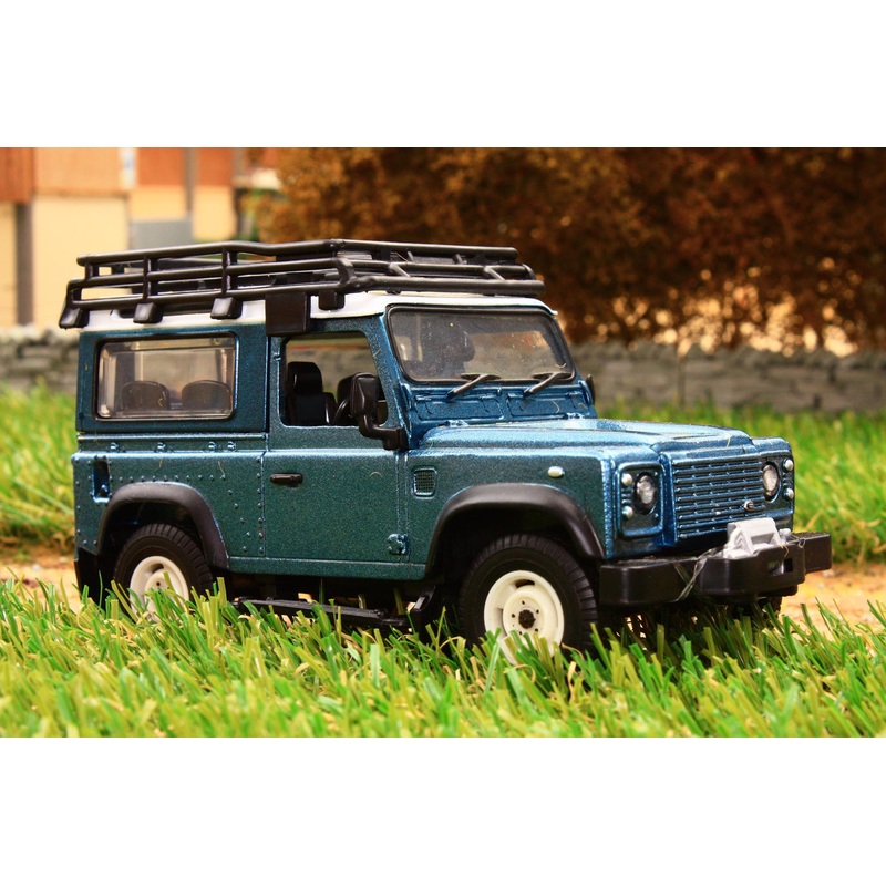 43217 Britains Landrover Defender 90 in Blue with Roof Rack And Winch ** DISCONTINUED **