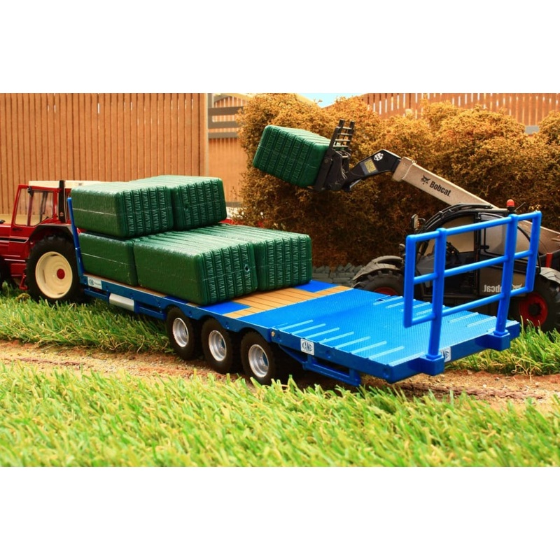 43218 Britains Kane Triple-Axle Bale Trailer with 7 x Bales
