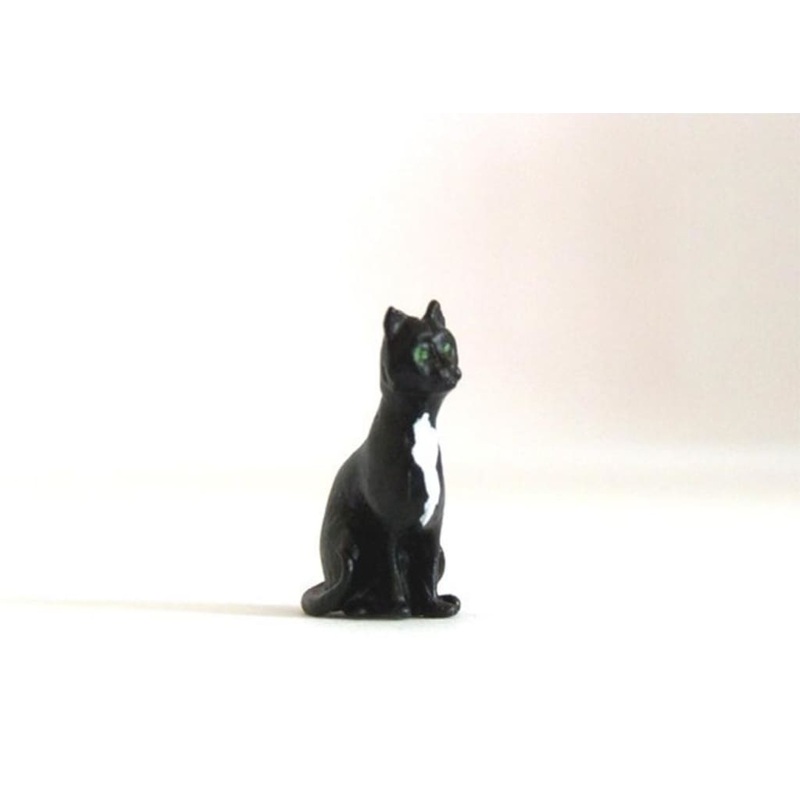 HLT-WMA4 HLT Miniatures Farm Sitting Cat