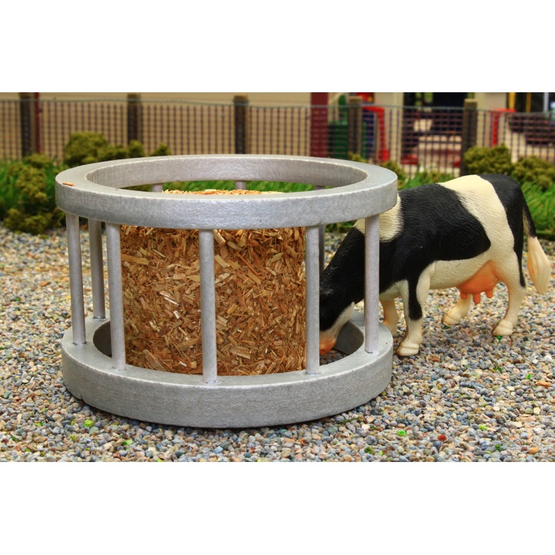 KG1961 ROUND FEEDER WITH BALE AND FRIESIAN COW STANDING