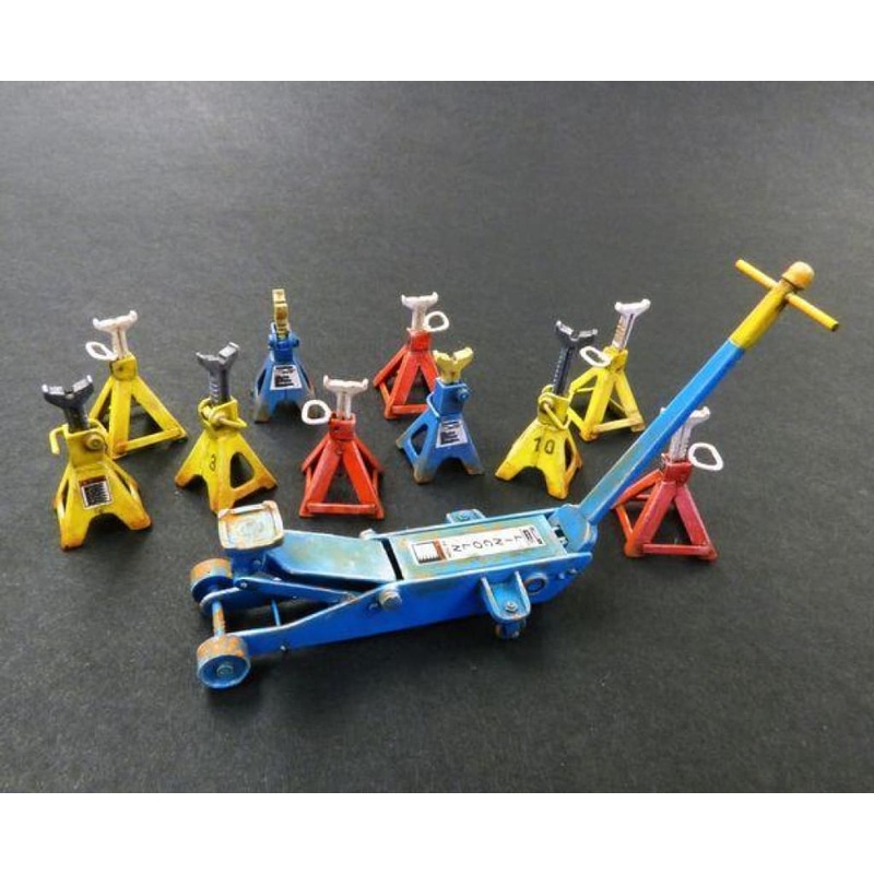 PLM499 Plusmodel US Army Jack Stand (135 Scale)
