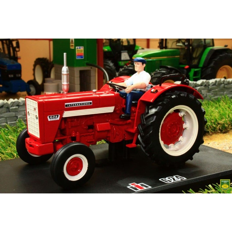 REP031 REPLICAGRI INTERNATIONAL IH 624 TRACTOR WITH DRIVER FIGURE