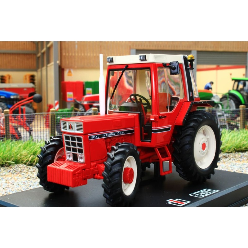 REP060 REPLICAGRI INTERNATIONAL IH 845 XL TRACTOR 4WD RED FENDERS