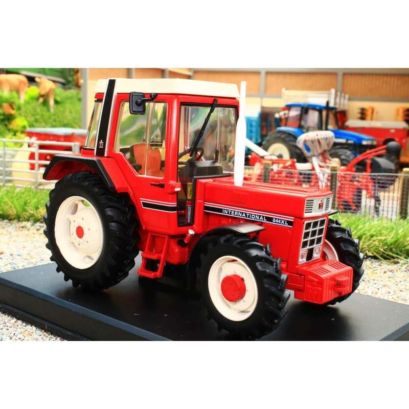 REP061 REPLICAGRI INTERNATIONAL IH 844 XL GERMAN CAB 4WD TRACTOR
