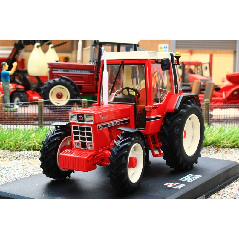 REP081 REPLICAGRI IH 845XL 4WD TRACTOR BLACK FENDERS