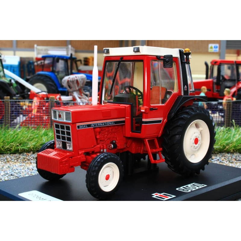 REP082 REPLICAGRI IH INTERNATIONAL 845 XL 2WD TRACTOR WITH BLACK FENDERS