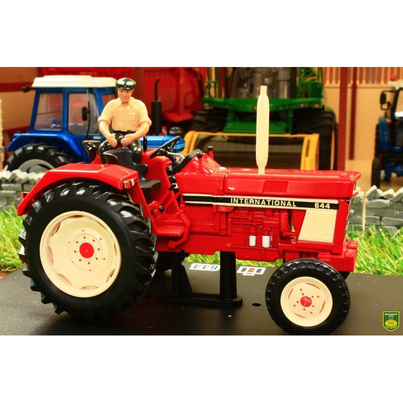 REP159 REPLICAGRI INTERNATIONAL 644 TRACTOR WITH DRIVER FIGURE