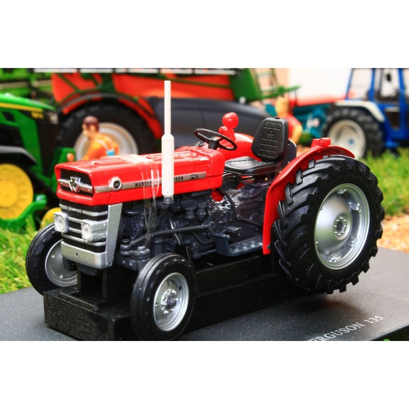 UH2785 Universal Hobbies Massey Ferguson 135 Tractor