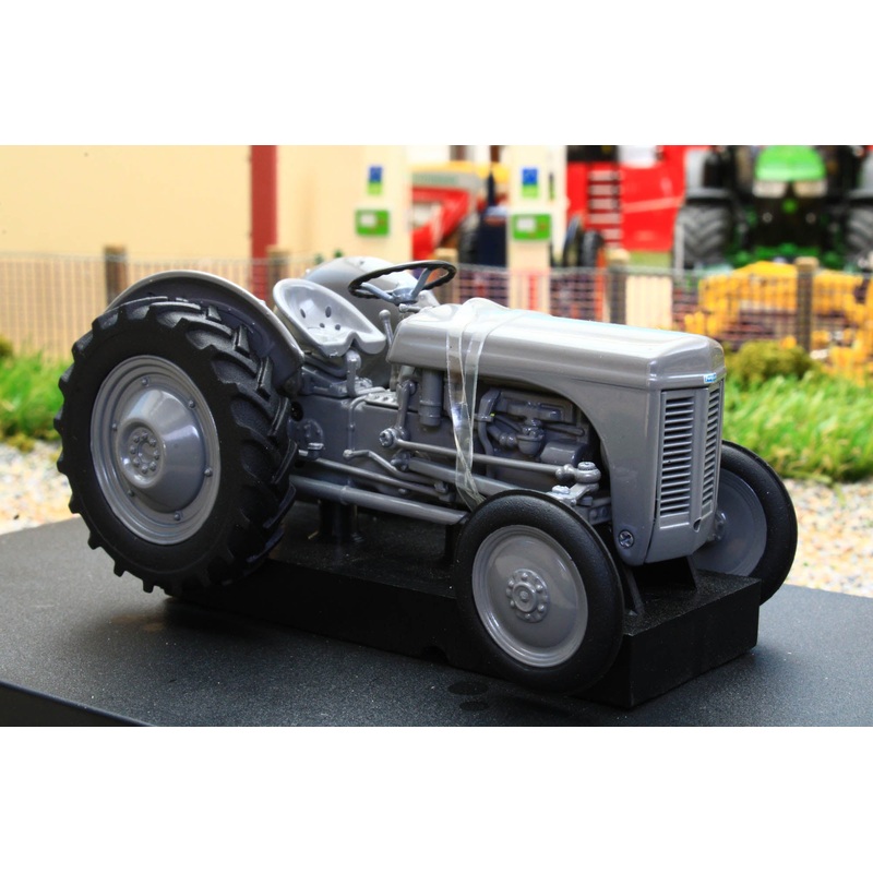 UH4189 UNIVERSAL HOBBIES FERGUSON TEA 20 TRACTOR