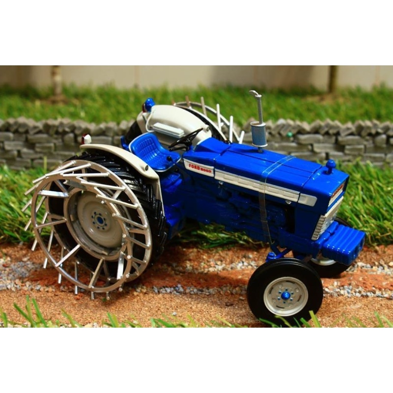 UH4879 UNIVERSAL HOBBIES FORD 5000 TRACTOR WITH CAGE WHEELS