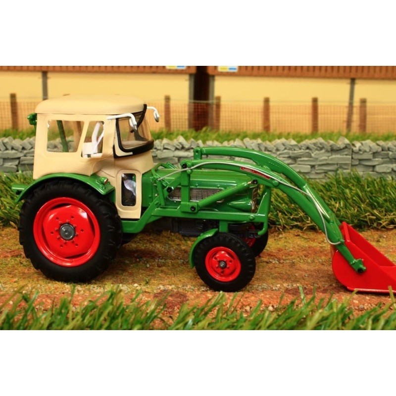 UH4946 UNIVERSAL HOBBIES FENDT FARMER WITH LOADER TRACTOR
