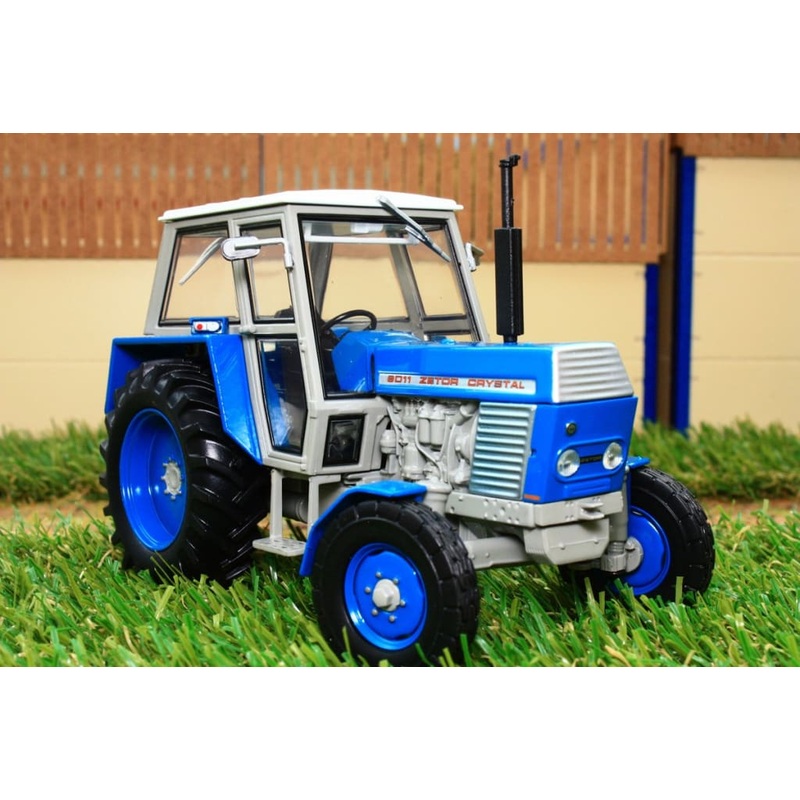 UH5246 UNIVERSAL HOBBIES ZETOR 8011 2WD TRACTOR