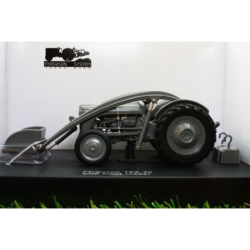 UH5247 UNIVERSAL HOBBIES FERGUSON TEA20 WITH LOADER