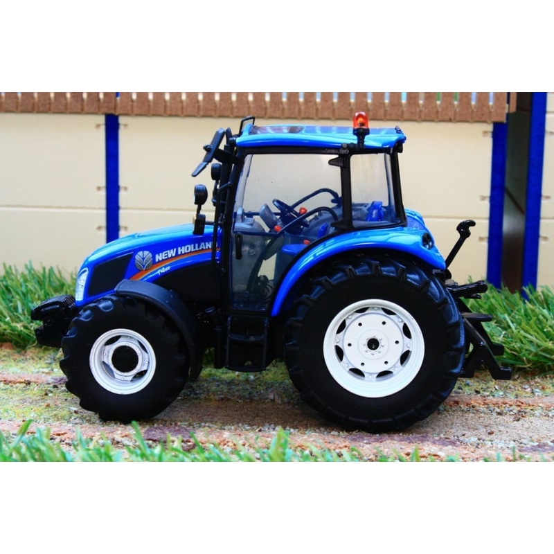 UH5257 UNIVERSAL HOBBIES NEW HOLLAND T4.65 2017 TRACTOR