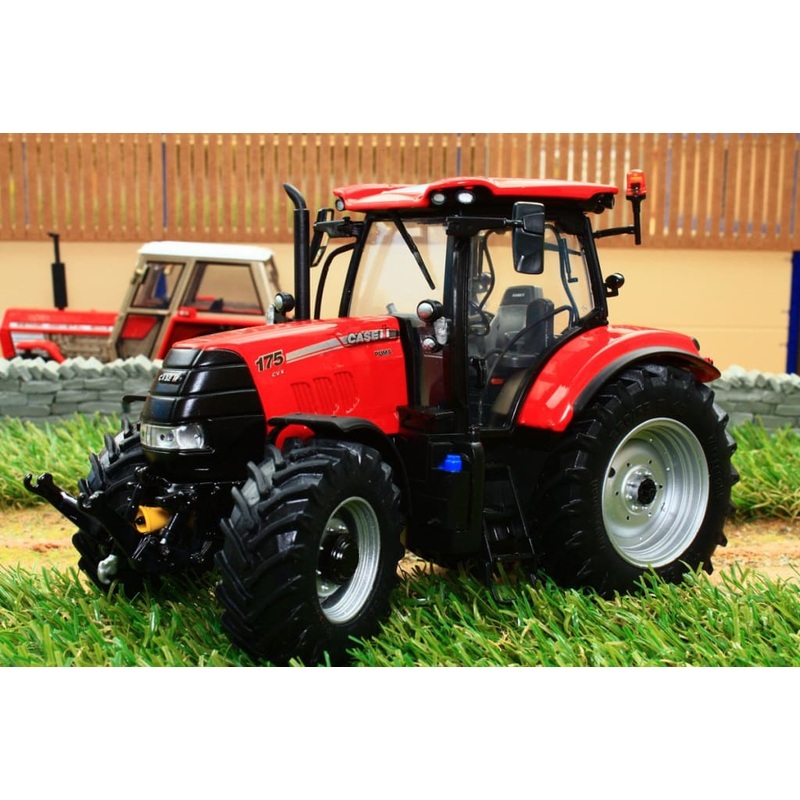 UH5261 UNIVERSAL HOBBIES CASE IH PUMA 175CVX TRACTOR