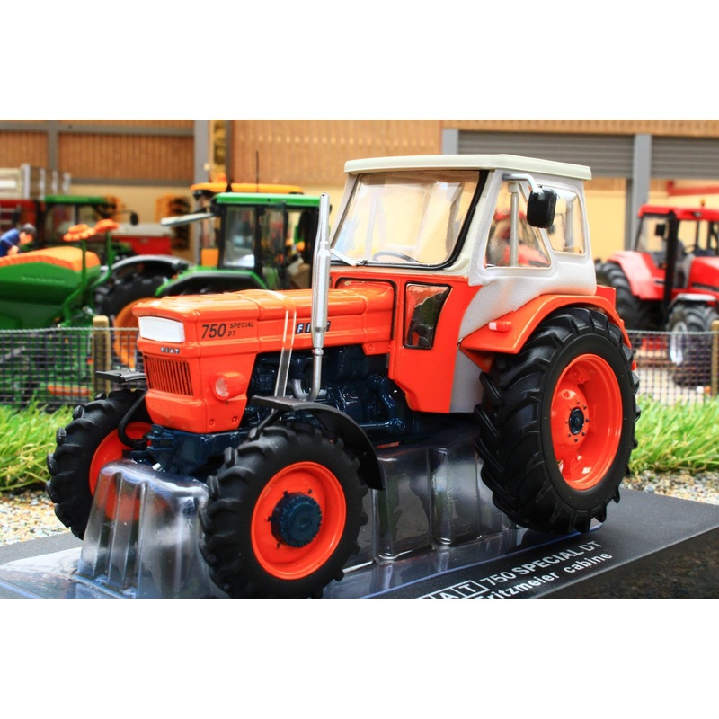 UH5296 UNIVERSAL HOBBIES FIAT 750 SPECIAL DT-4WD TRACTOR WITH FRITZMEIER CAB