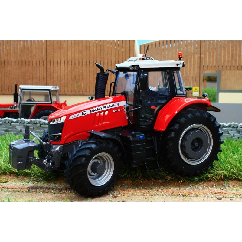 UH5304 UNIVERSAL HOBBIES MASSEY FERGUSON  7726S TRACTOR