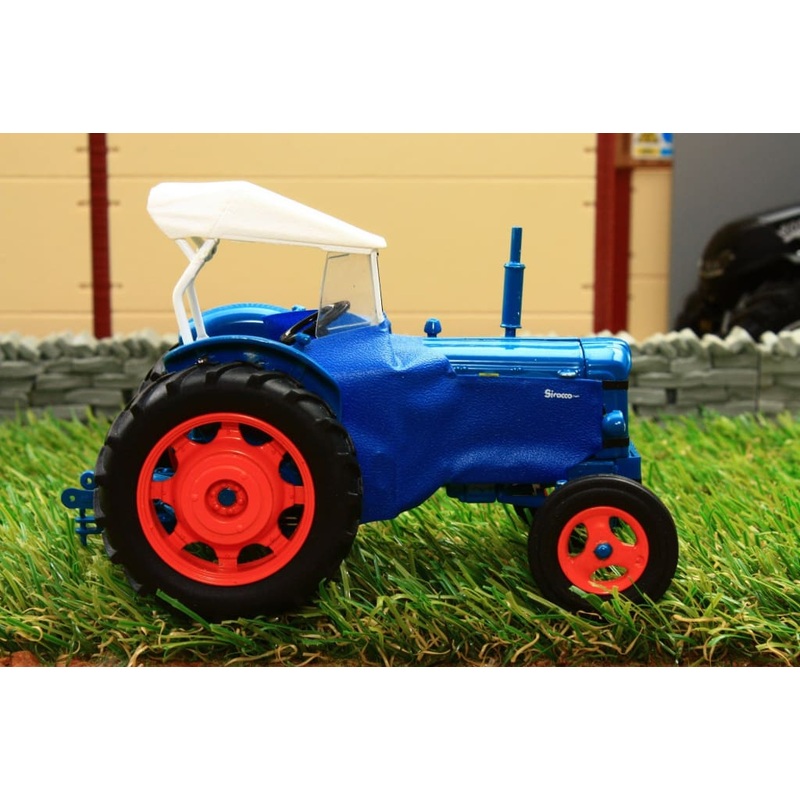 UH5306 UNIVERSAL HOBBIES FORDSON POWER MAJOR TRACTOR WITH SIROCCO CAB