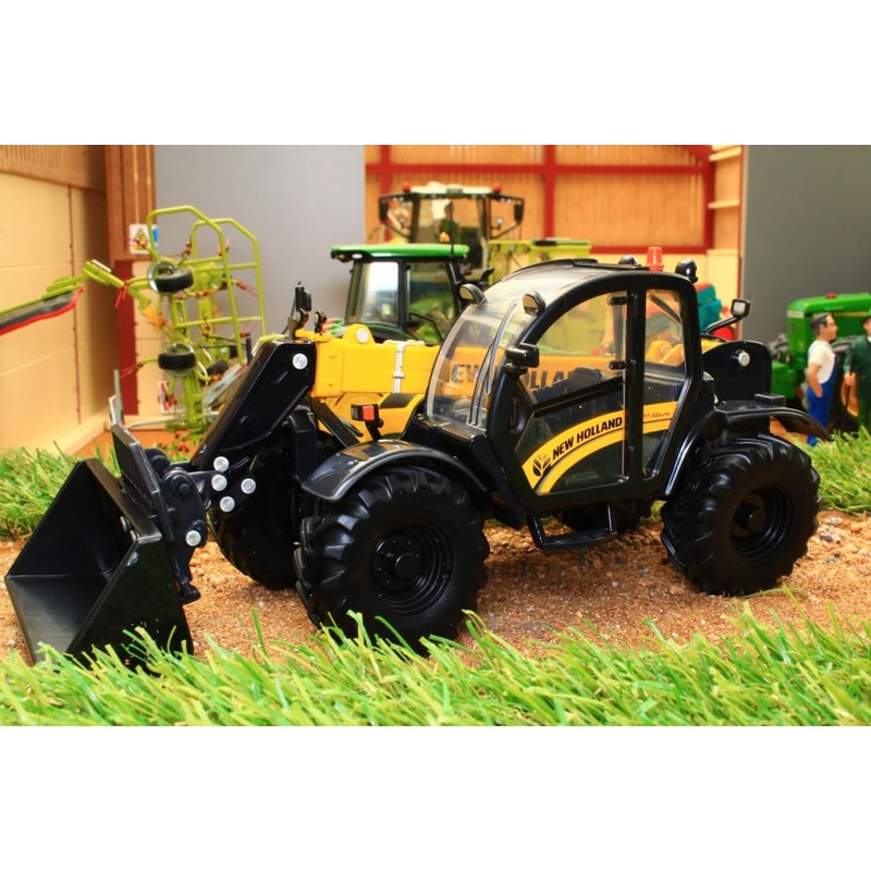 43263 Britains New Holland TH 7.42 Telehandler ** DISCONTINUED **