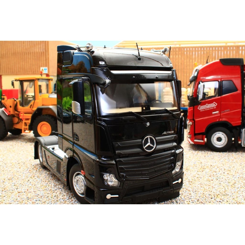 MM1909-02 Mercedes-Benz Actros Bigspace 4x2 in Black