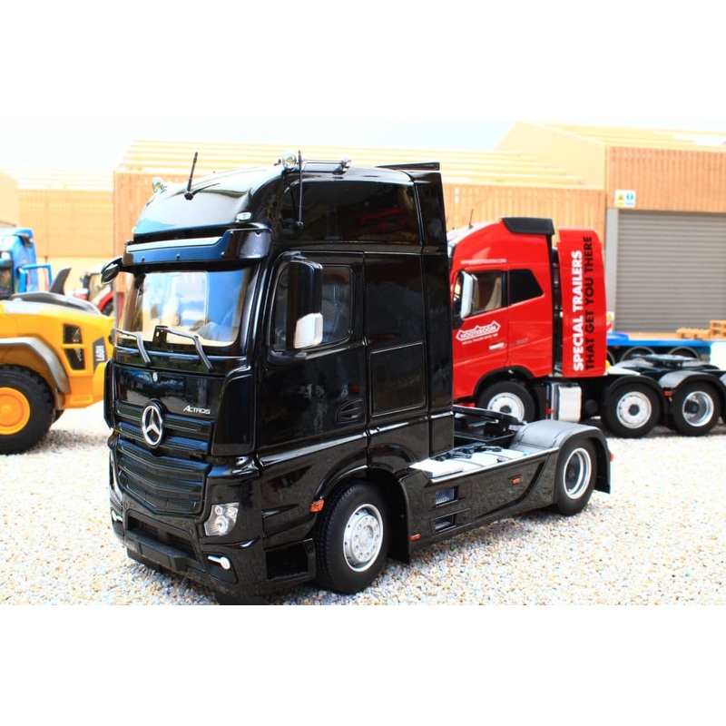MM1911-02 Mercedes-Benz Actros Gigaspace 4x2 in Black