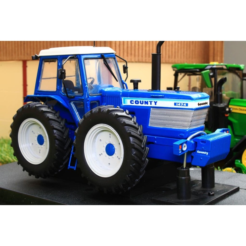 UH4032 Universal Hobbies County 1474 Tractor (1979)