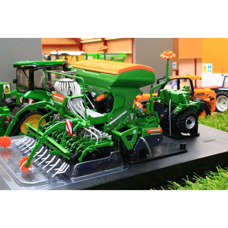 UH5384 Universal Hobbies Amazone Centaya 3000 Super+ T-Pack Combination Drill Harrow