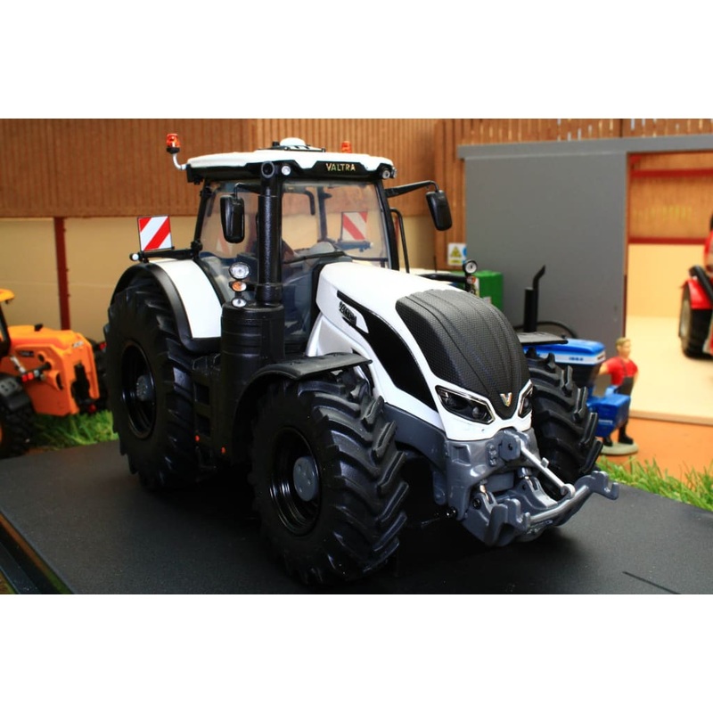 UH6219 UNIVERSAL HOBBIES VALTRA S394 TRACTOR 2019 VERSION