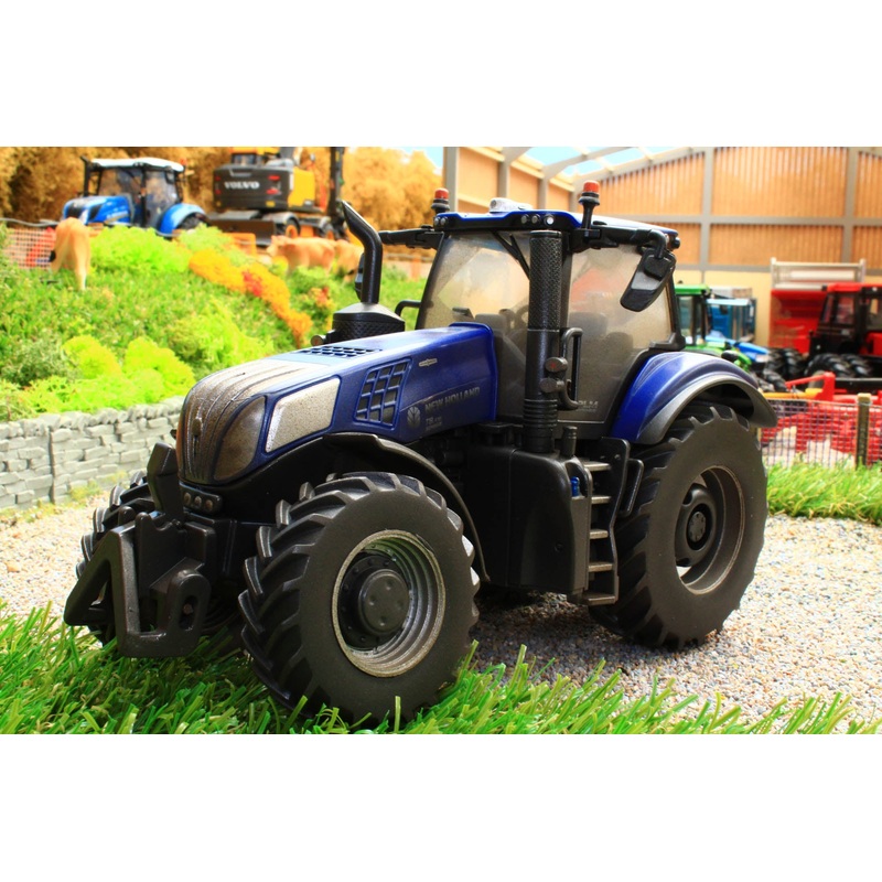 43216(w) WEATHERED BRITAINS NEW HOLLAND T8.435 TRACTOR