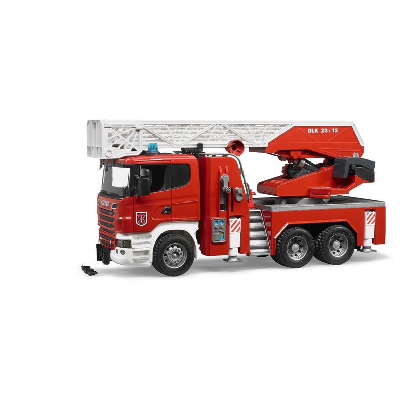 B03590 BRUDER SCANIA R-SERIES FIRE ENGINE WITH WATER PUMP