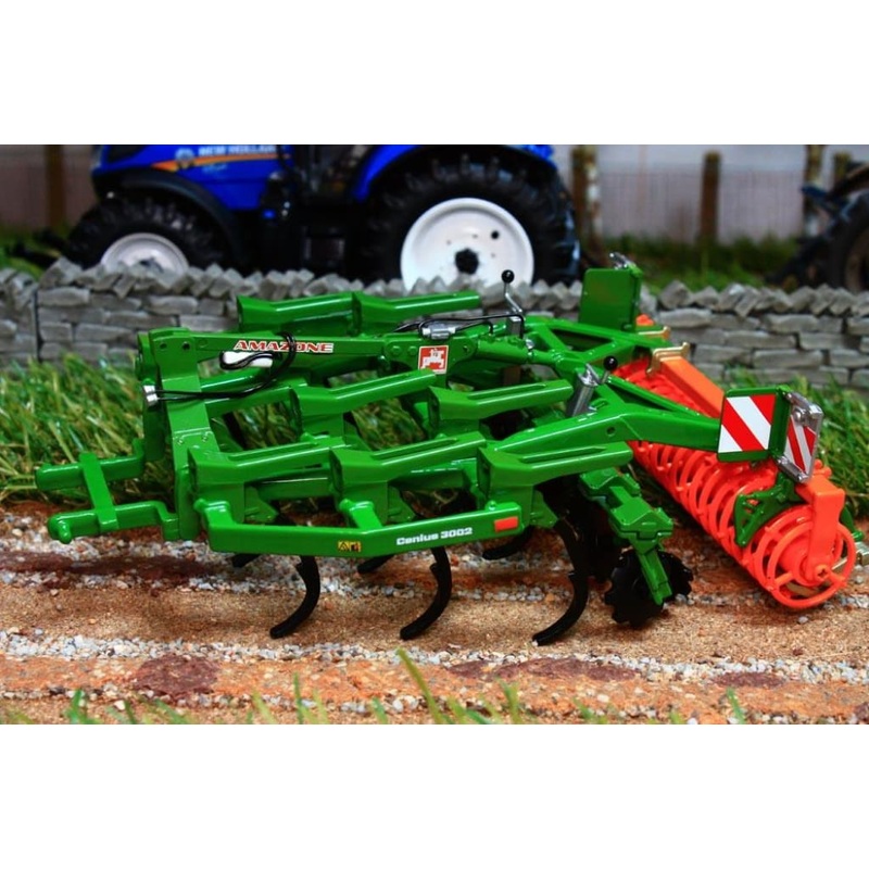 UH4276 UNIVERSAL HOBBIES AMAZONE CENIUS 3002 CULTIVATOR