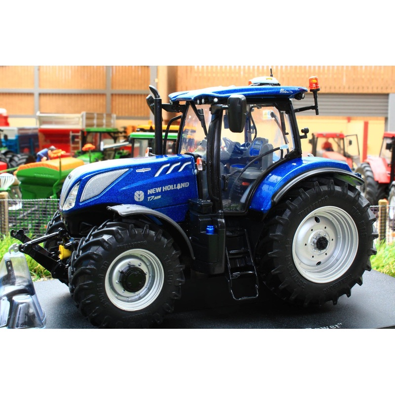 UH4976 UNIVERSAL HOBBIES NEW HOLLAND T7.225 BLUE POWER 4WD TRACTOR 2016