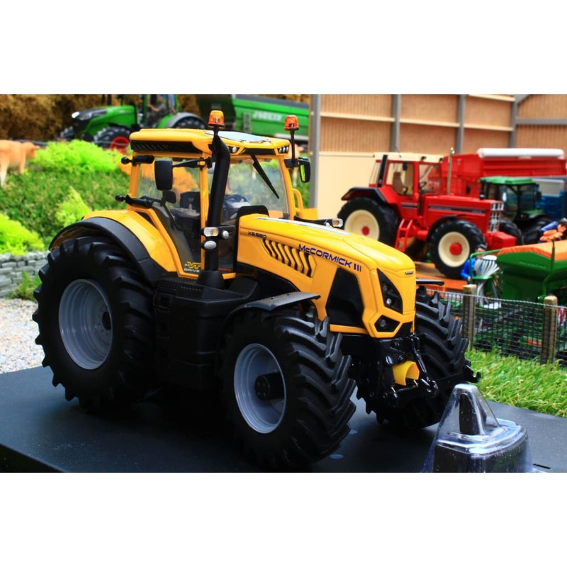 UH5211 UNIVERSAL HOBBIES MC CORMICK X8.680 VT DRIVE TRACTOR IN YELLOW