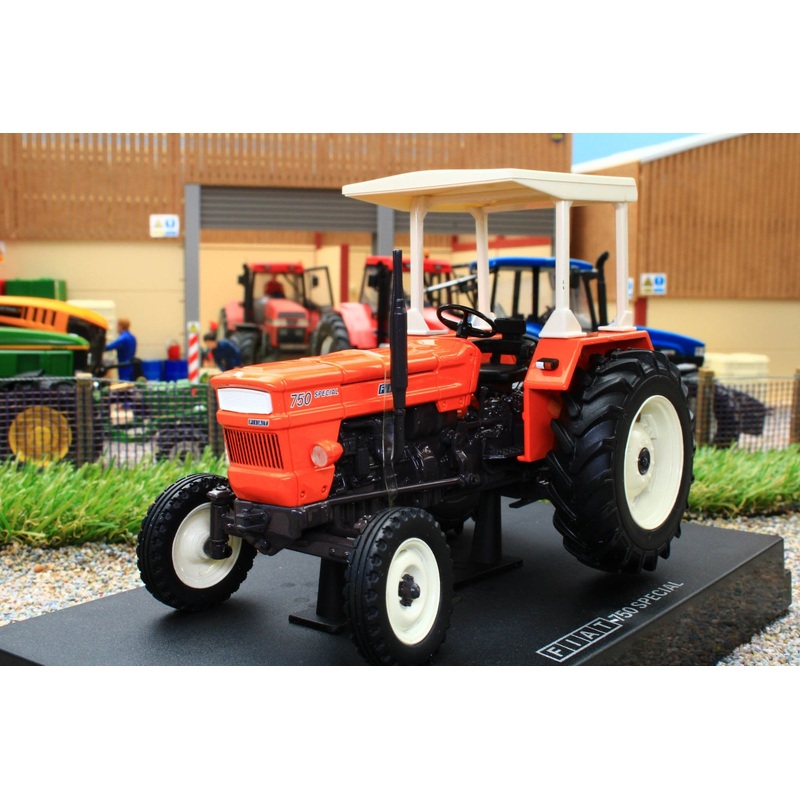 UH5255 UNIVERSAL HOBBIES FIAT 750 SPECIAL 2WD TRACTOR WITH CANOPY