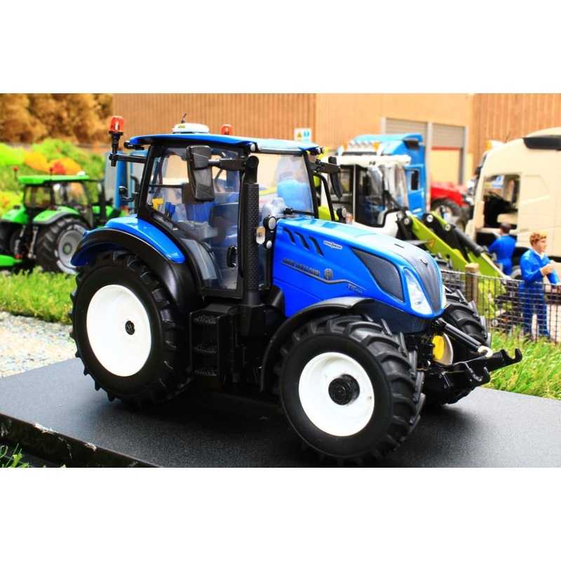 UH6222 UNIVERSAL HOBBIES NEW HOLLAND T5.130 BLUE POWER TRACTOR WITH HI VIS CAB