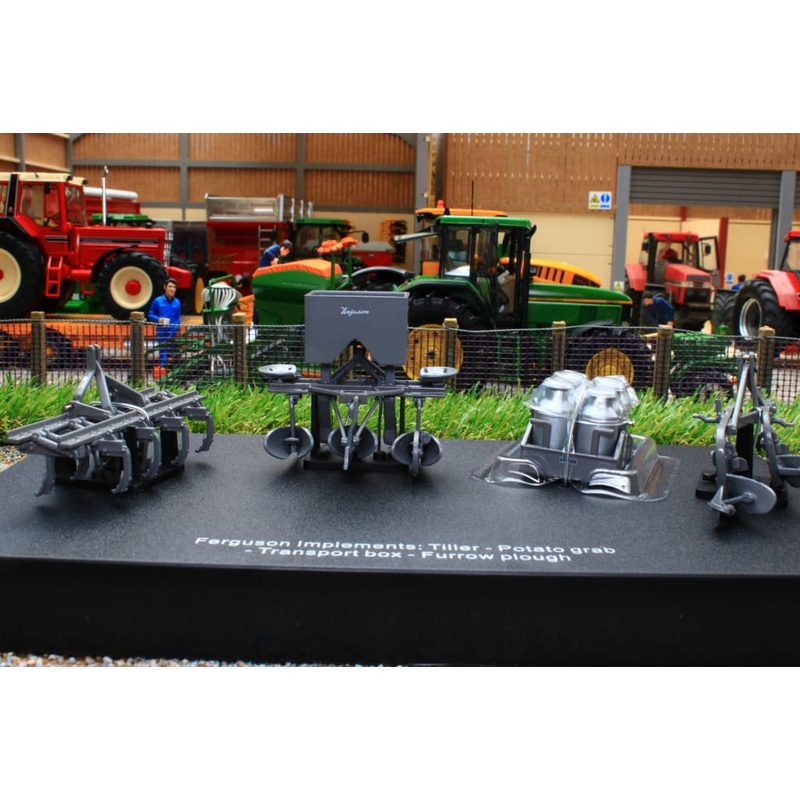 UH6247 UNIVERSAL HOBBIES FERGUSON SYSTEM 4 PIECE ACCESSORY SET
