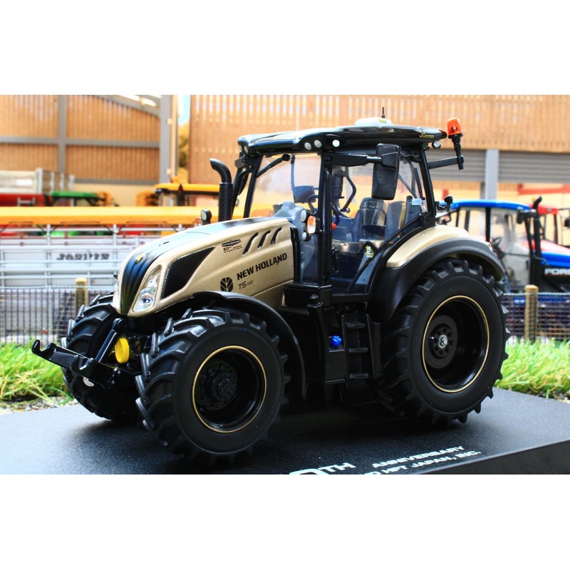 UH6255 UNIVERSAL HOBBIES NEW HOLLAND T5.140 GOLD 50TH ANNIVERSARY 4WD TRACTOR