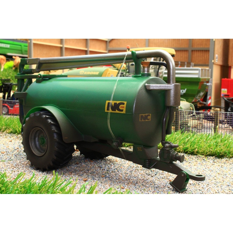 43253(w) WEATHERED BRITAINS NC SLURRY TANKER ROADSIDE IN GREEN