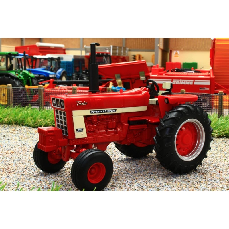 43294 Britains Case International Harvester Farmall 1066 Tractor