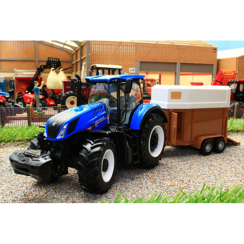 BUR44069 BURAGO 132 SCALE NEW HOLLAND T7 HD 4WD TRACTOR WITH HORSE BOX