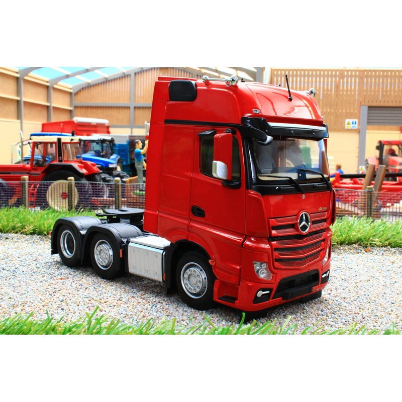 MM1912-04 MARGE MODELS MERCEDES BENZ ACTROS GIGASPACE 6X2 LORRY IN RED