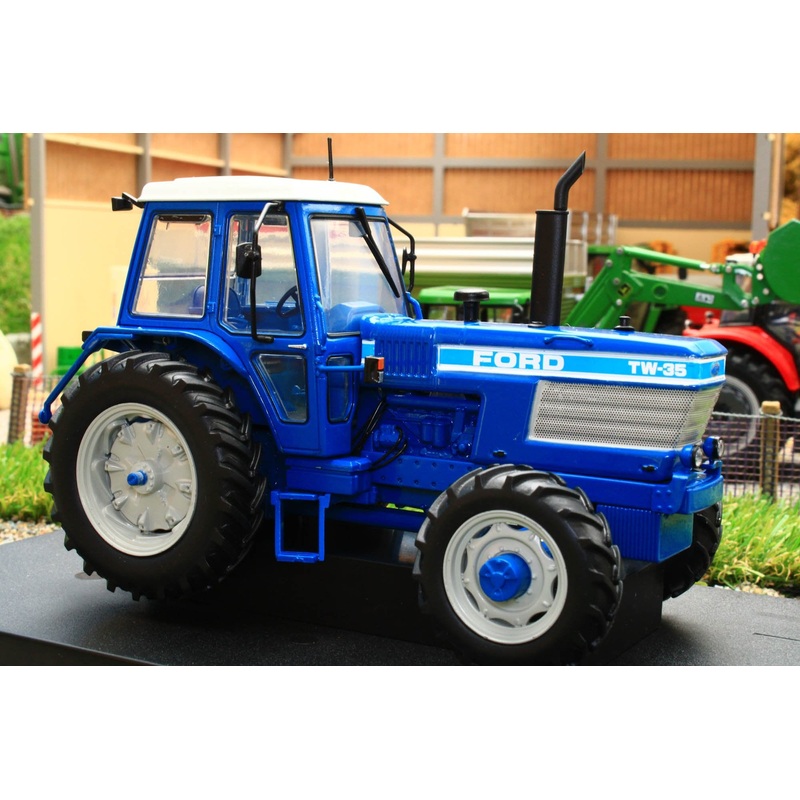 UH4027 UNIVERSAL HOBBIES FORD TW-35 4WD (1983) TRACTOR