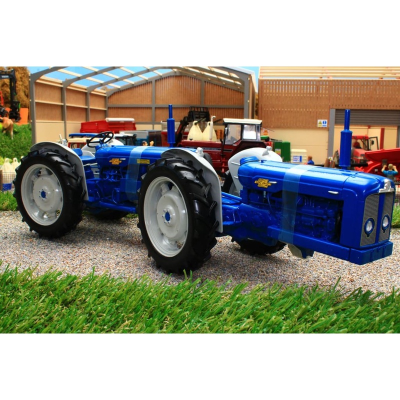 UH6297 Universal Hobbies Doe Triple D New Performance Tractor 1:16th Scale