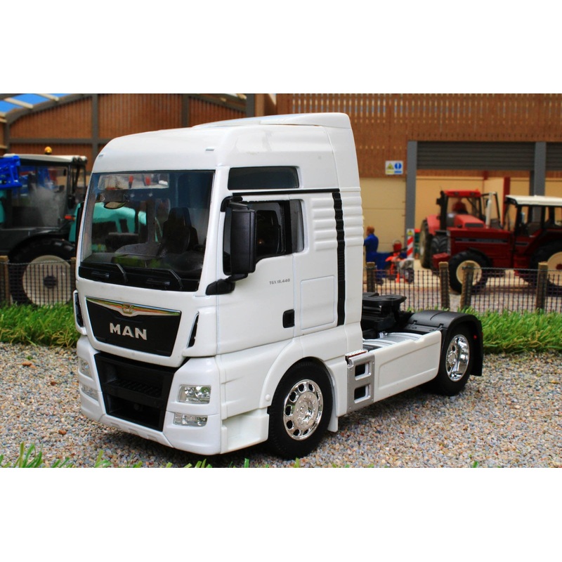 WEL32650SW WELLY 132 SCALE MAN TGX 4X2 LORRY IN WHITE