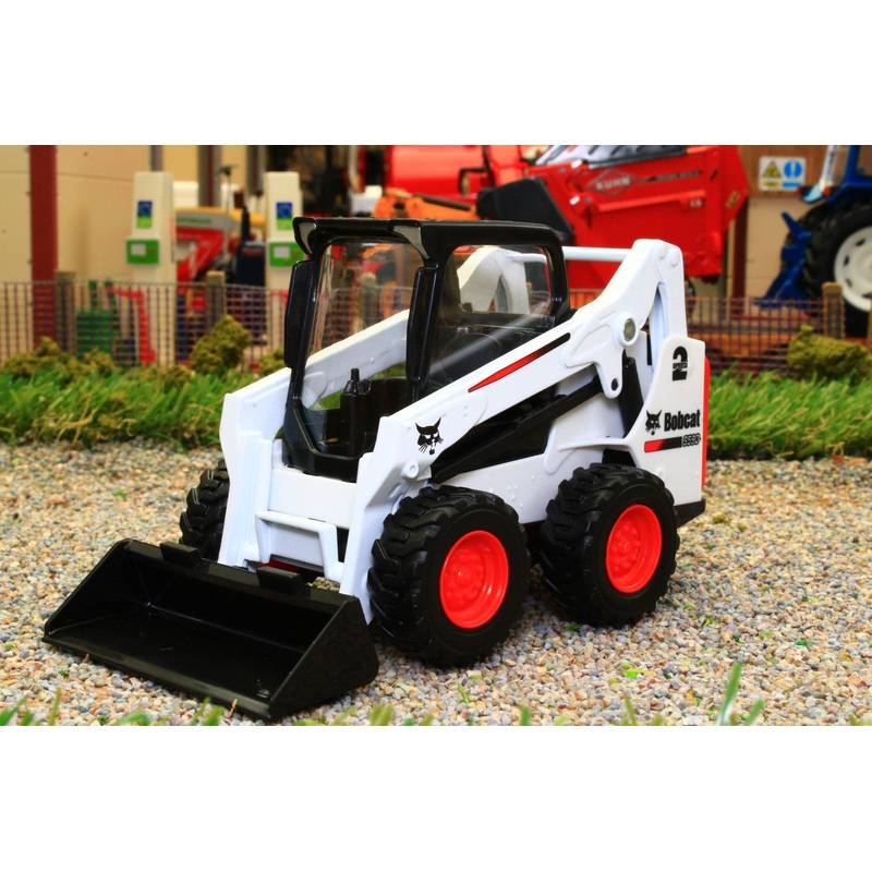BUR318001 BURAGO 132 SCALE BOBCAT S590 SKID STEER LOADER WITH BUCKET